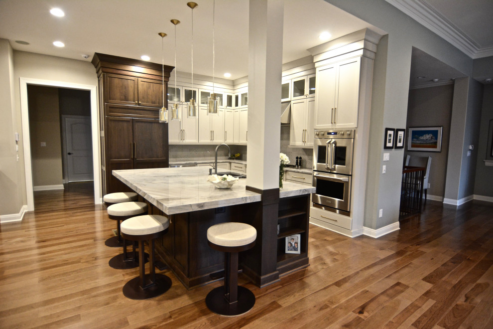 Transitional kitchen photo in Indianapolis
