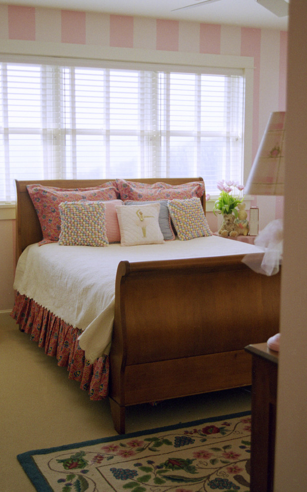 Photo of a mid-sized arts and crafts bedroom in Other with pink walls, carpet and beige floor.
