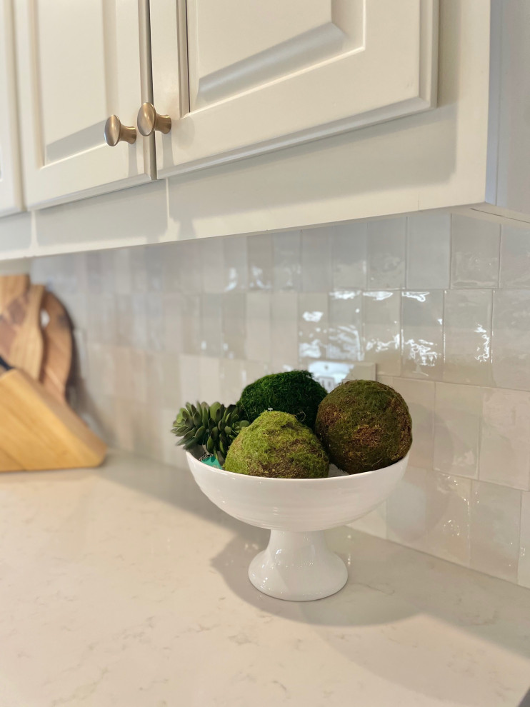Transitional kitchen photo in Atlanta