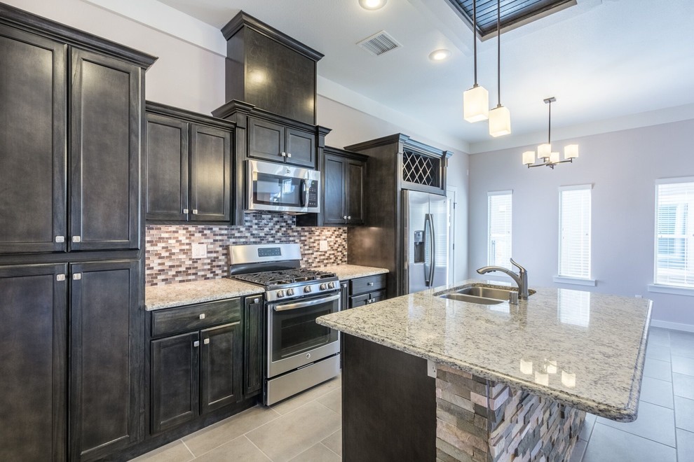 Transitional kitchen photo in Austin