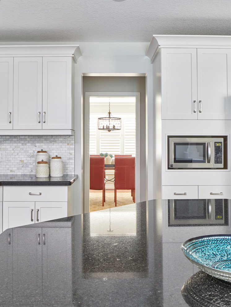 Kitchen - transitional kitchen idea in Toronto