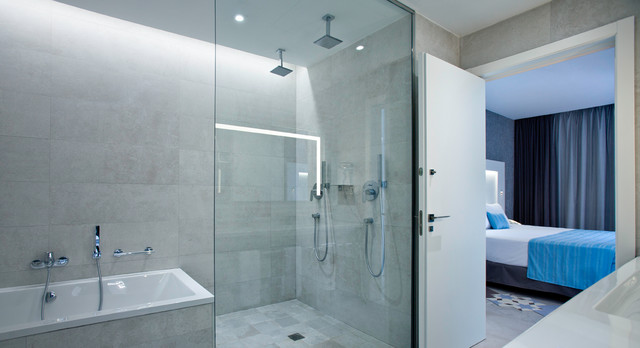 Suites Suitopia Hotel coastal-bathroom