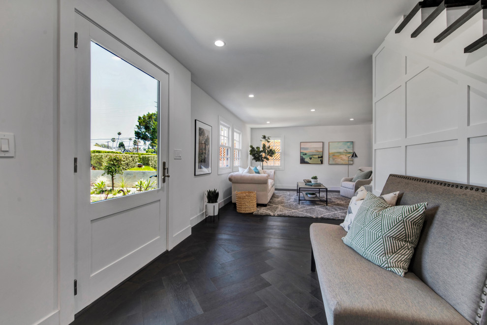 Inspiration for a transitional entryway remodel in Los Angeles