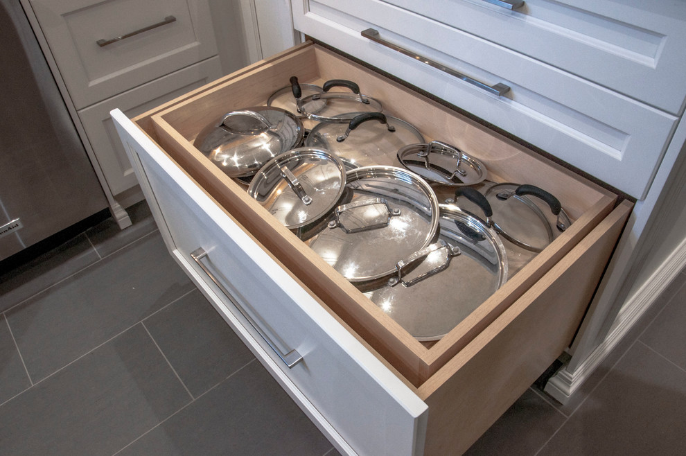 Example of a transitional kitchen design in Toronto