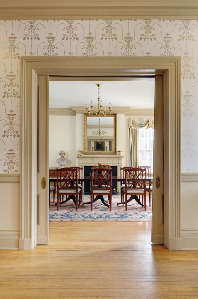 This is an example of a traditional dining room in Richmond.