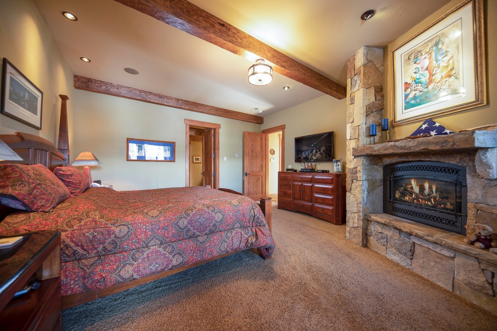 Mountain style home design photo in Denver