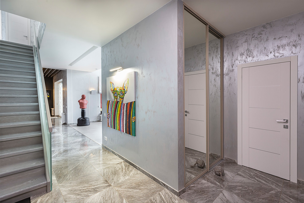 Дом с серебристыми стенами / House with silver walls