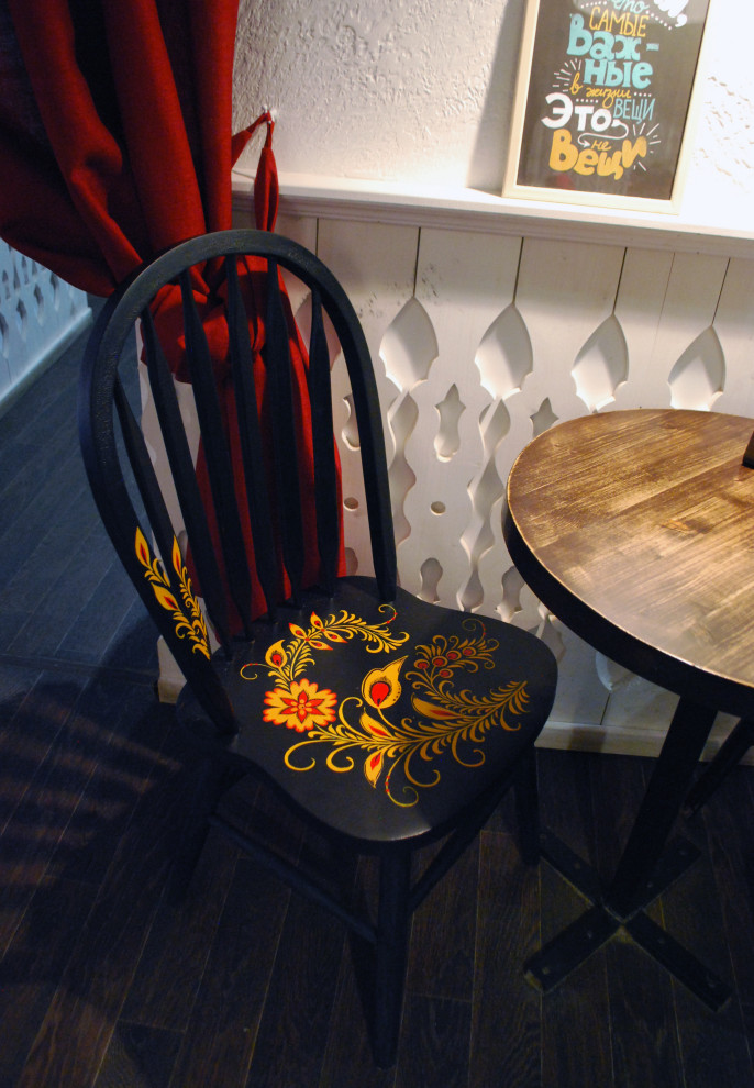 Оформление стен и стульев в кафе "ДоброБлин"