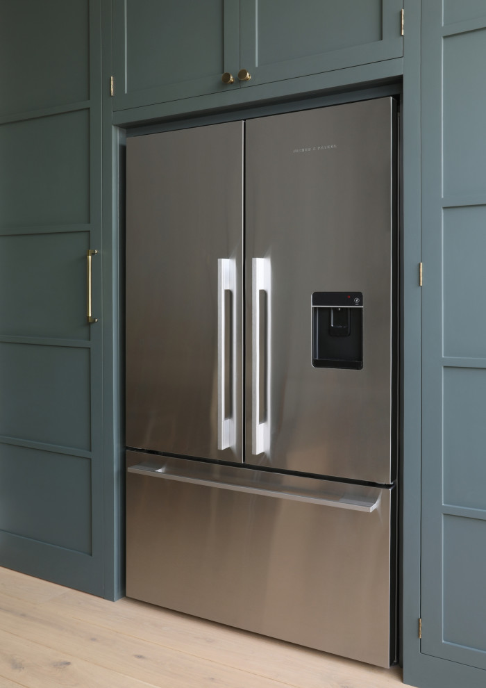 Wimbledon Park Classic Shaker kitchen with oak mantle - Transitional ...