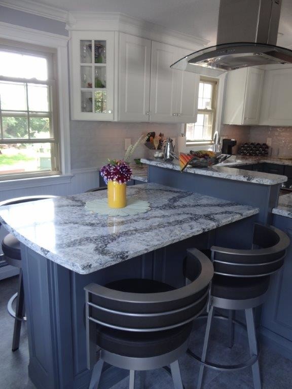 Kitchen - transitional kitchen idea