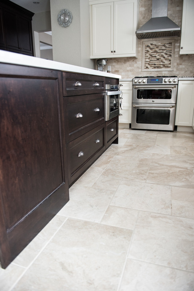 Photo of a transitional kitchen in Toronto.