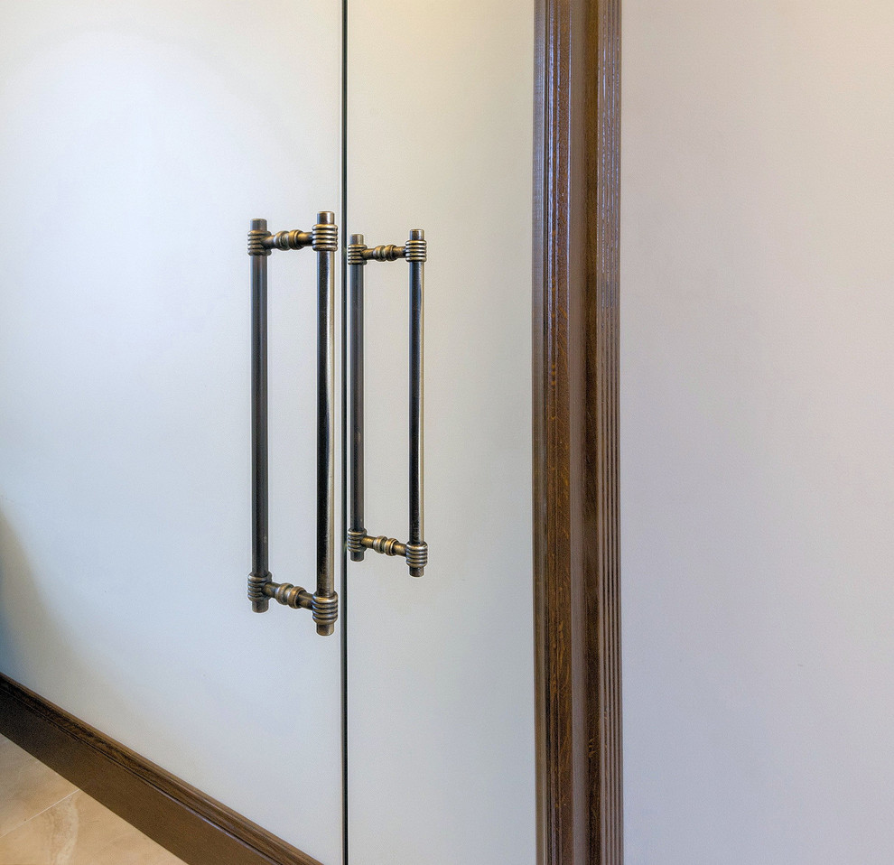 Мебель предметы интерьера в загородном доме.