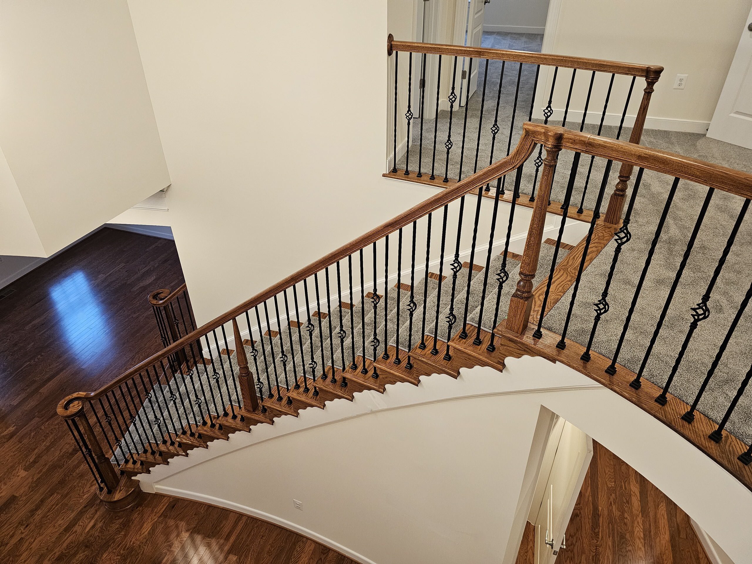 128_Grand Entryway Elliptical Staircase, Nokesville, VA 20181