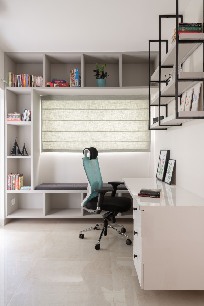 Photo of a transitional home office in Bengaluru.