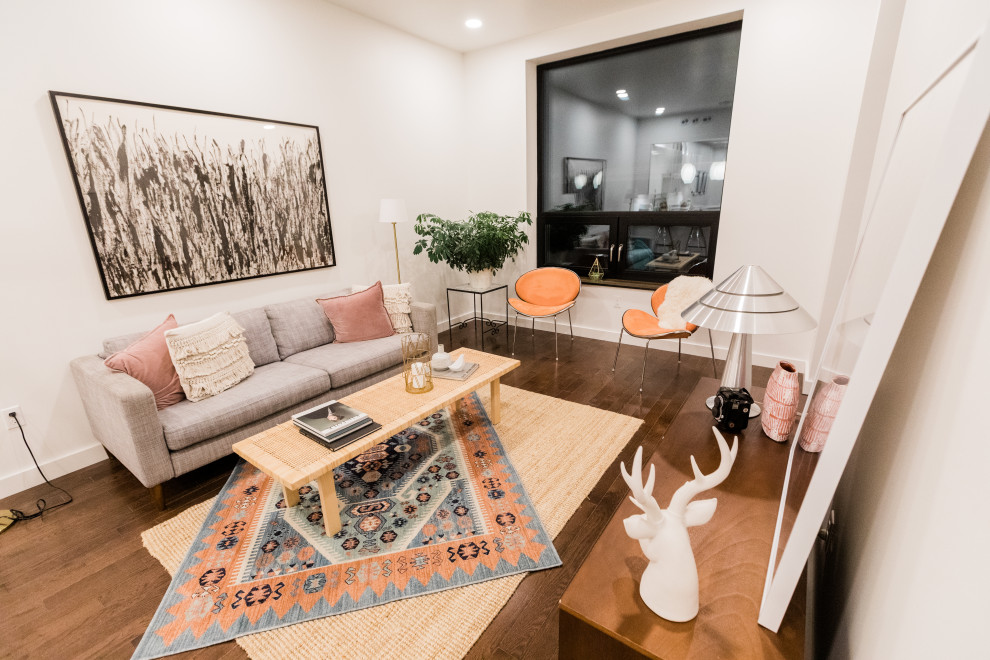 Large transitional home design photo