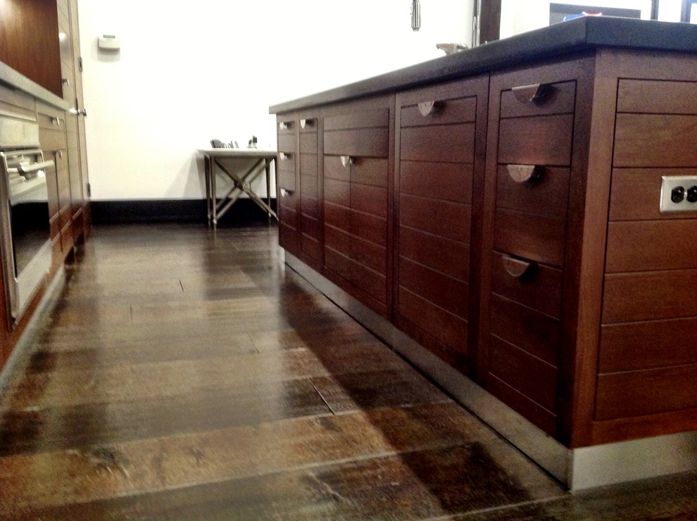 Example of a transitional kitchen design in New York