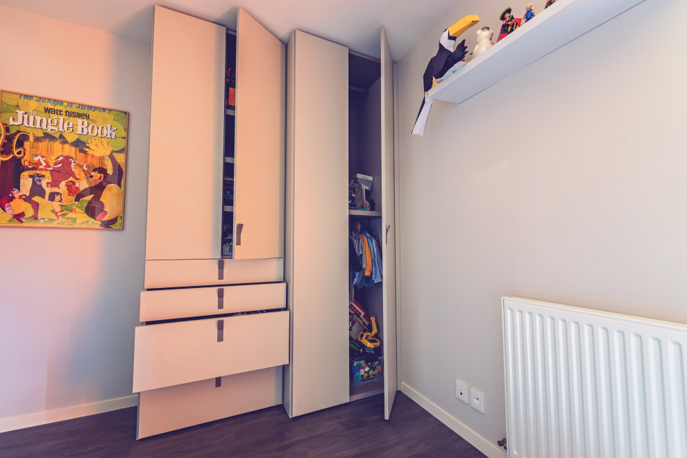 This is an example of a mid-sized contemporary gender-neutral kids' bedroom in Rennes.