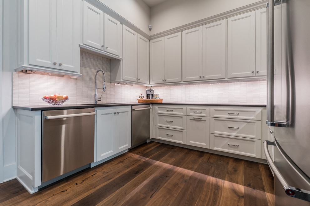 Transitional kitchen photo in Austin