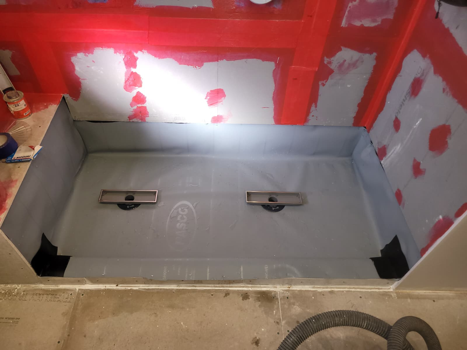 This project showcases a complete walk-in shower transformation, from waterproofing and shower pan preparation to the final tile installation. Featuring large-format porcelain wall tiles, wood-look po