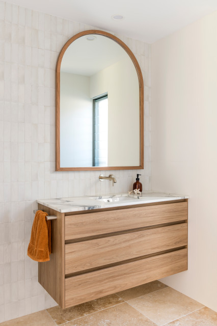 Minyama Residence contemporary-powder-room