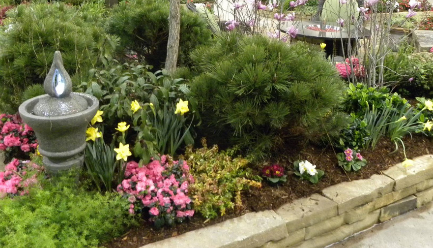 Inspiration for a small front yard landscaping in Little Rock.
