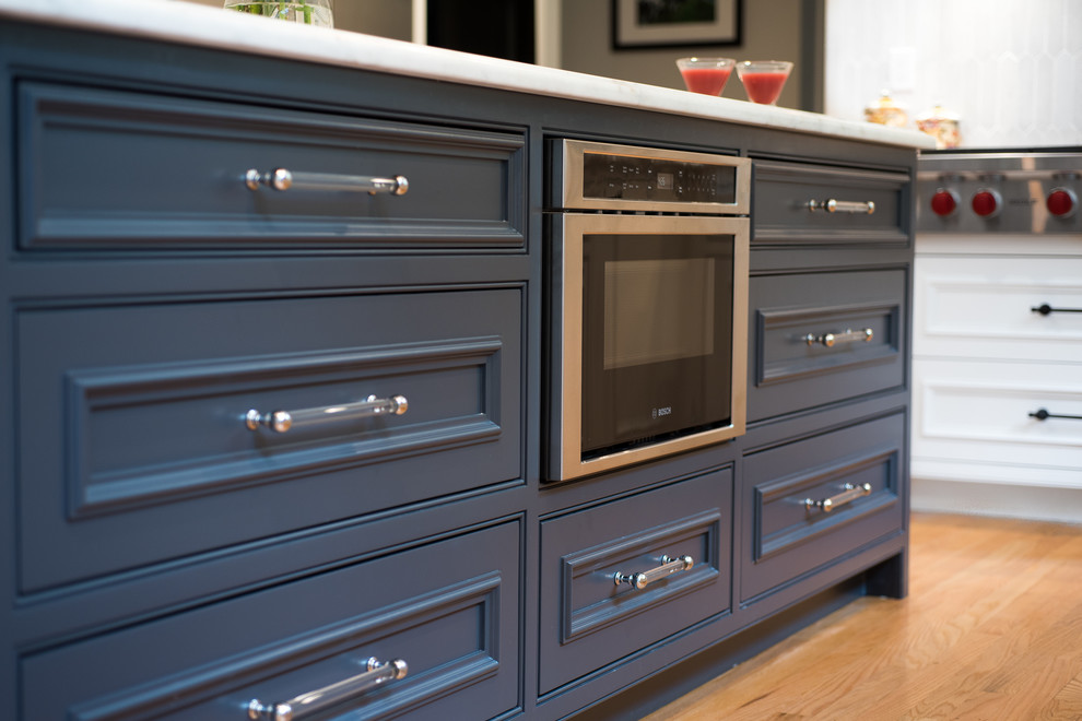 Kitchen - transitional kitchen idea in Boston