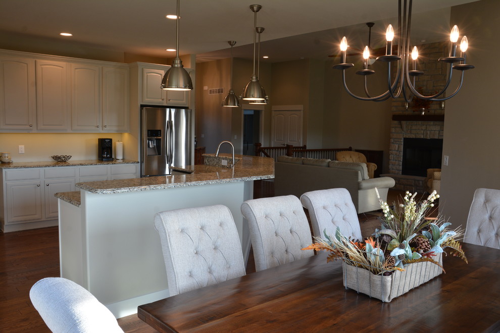 Large transitional kitchen photo