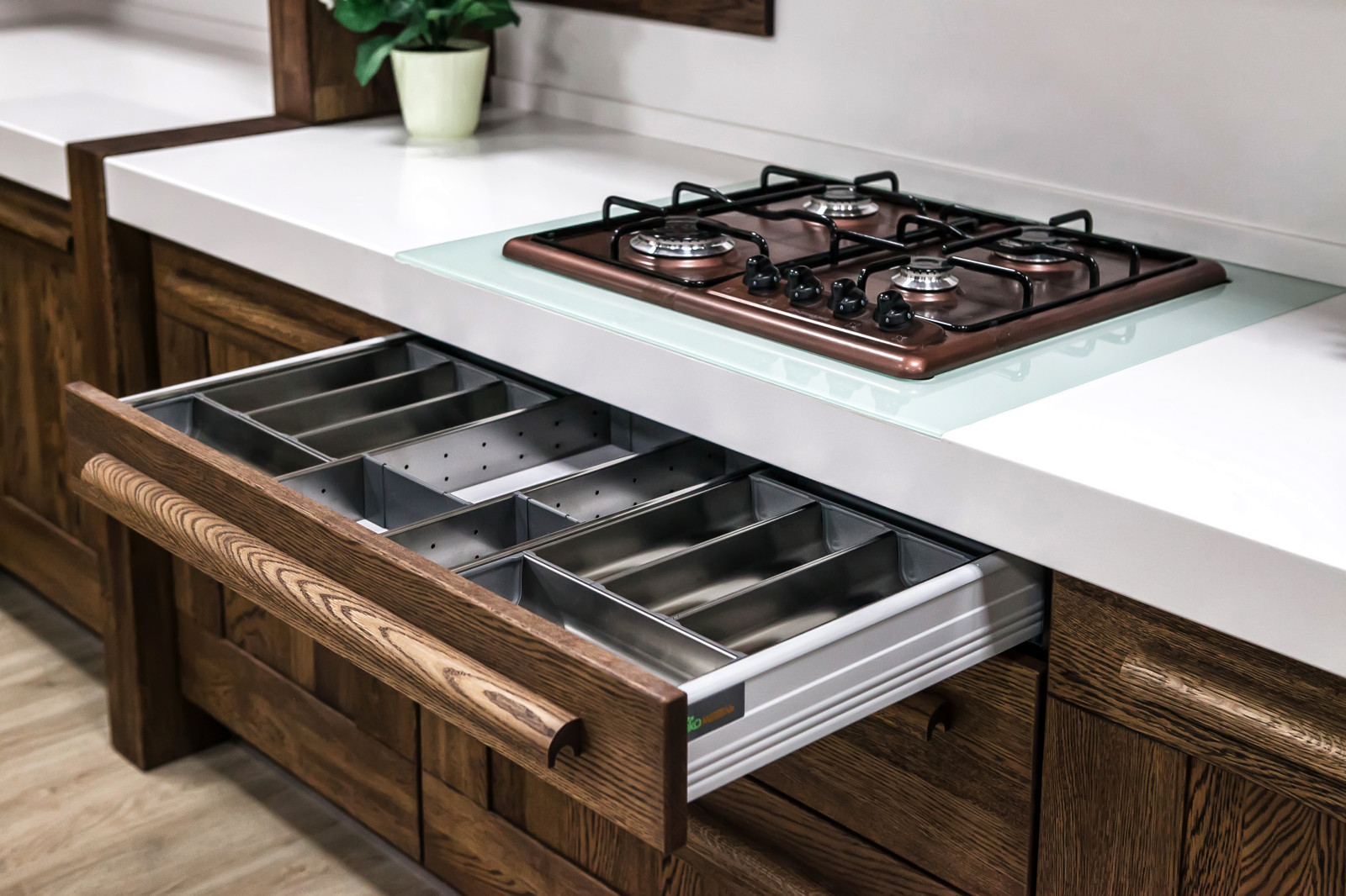 Дубовая кухня в современном стиле