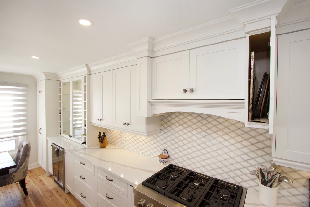 Transitional kitchen photo in Toronto
