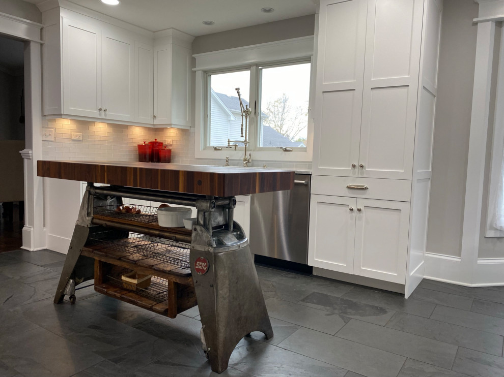 Kitchen - kitchen idea in Chicago