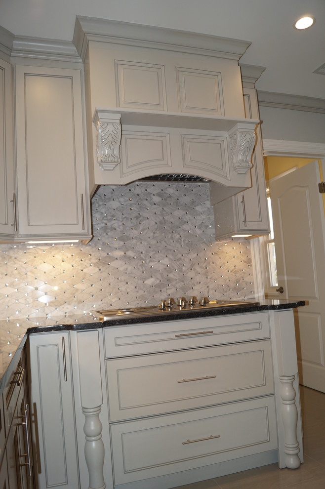 Kitchen - transitional kitchen idea in New York