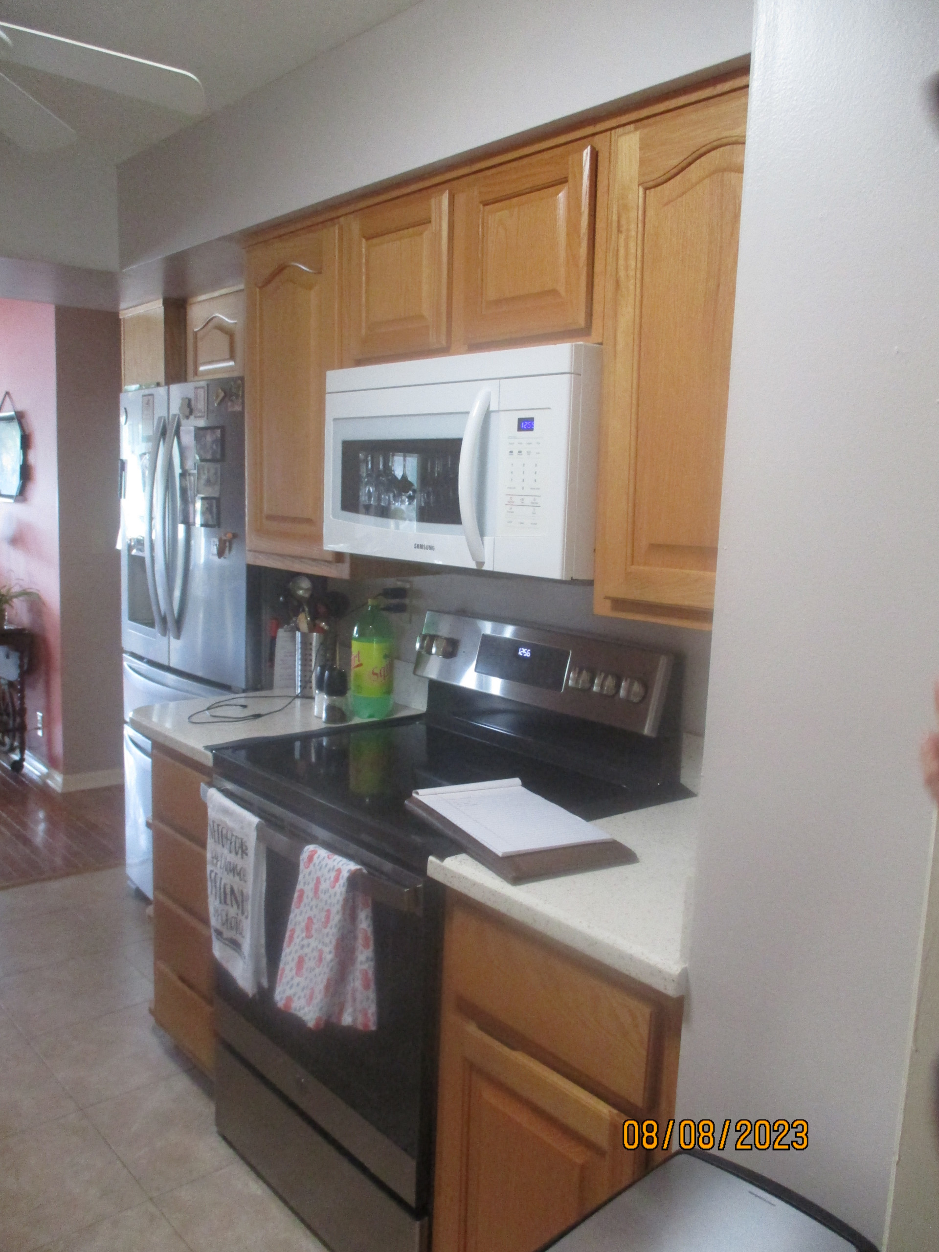 137 Meadowview Drive - Kitchen / Floor