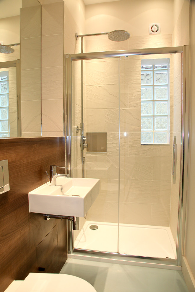 Photo of a traditional bathroom in Surrey.
