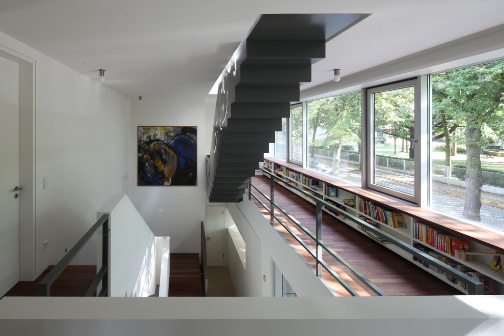Inspiration for a mid-sized contemporary straight staircase in Berlin.