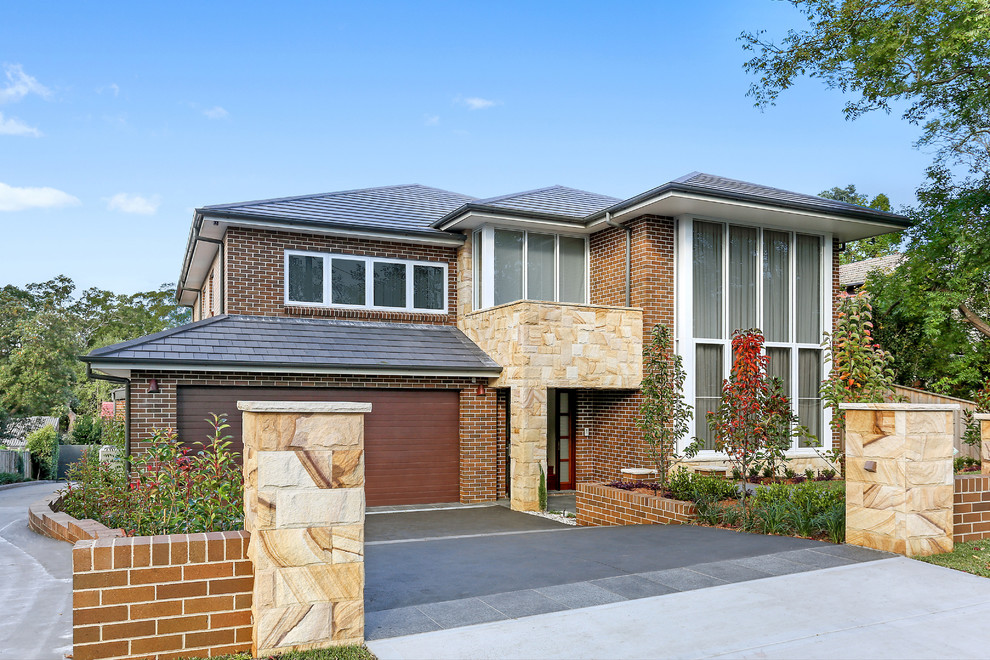 Design ideas for a mid-sized traditional exterior in Sydney.