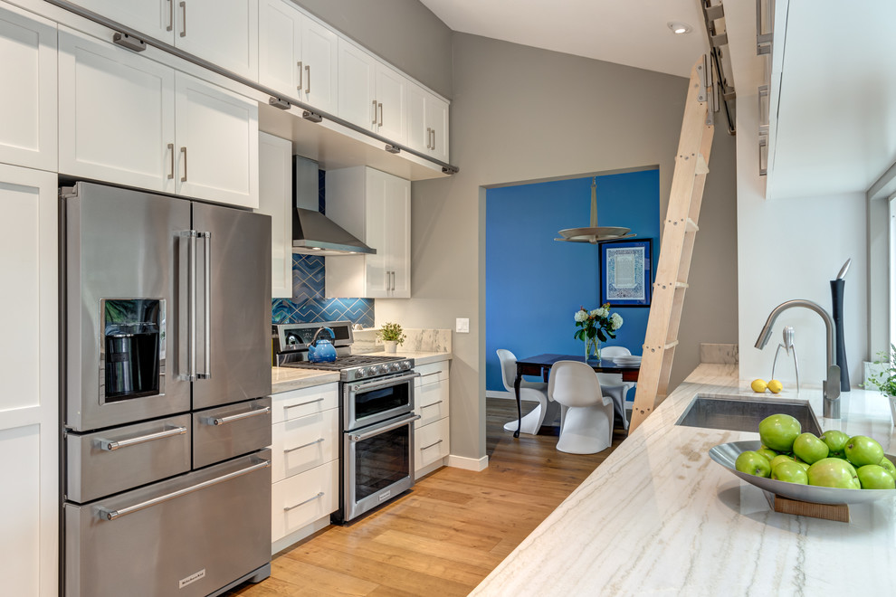 Home design - mid-sized transitional home design idea in San Diego