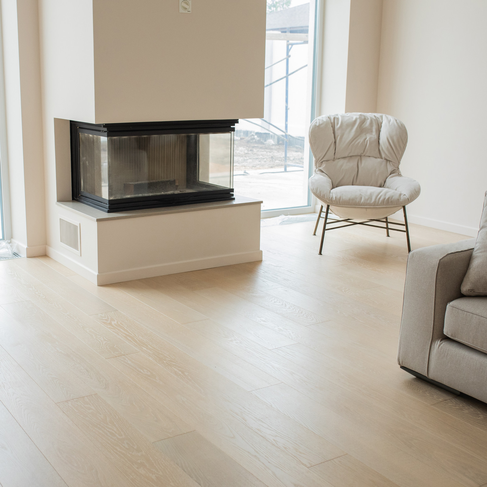 Инженерная доска, Дуб Селект 180 мм в частном доме "Цветы Башкирии"