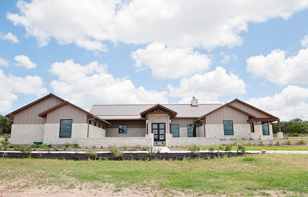 Inspiration for a transitional home design remodel in Austin