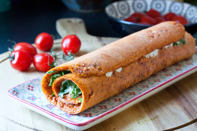 Aux Fourneaux Un Gateau Roule A La Tomate Fromage Et Roquette