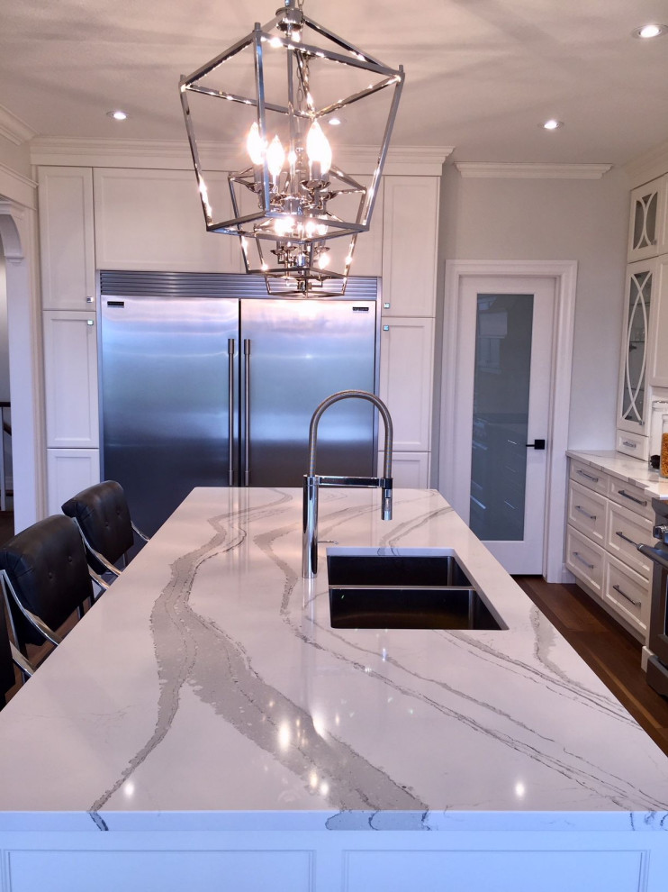 Kitchen - transitional kitchen idea