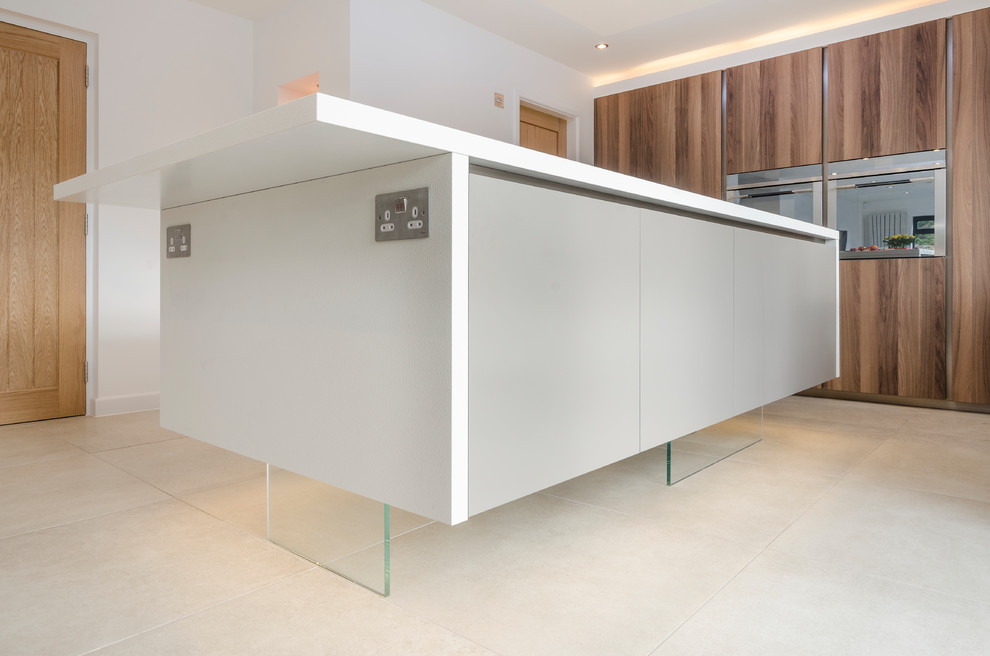 Photo of a modern kitchen in Devon.