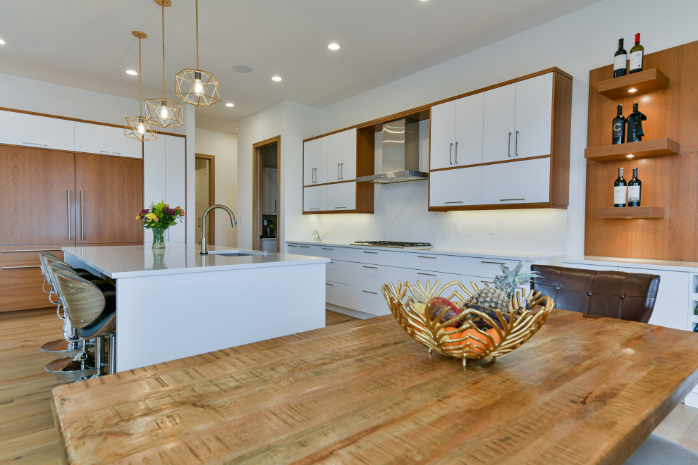 Home design - transitional home design idea