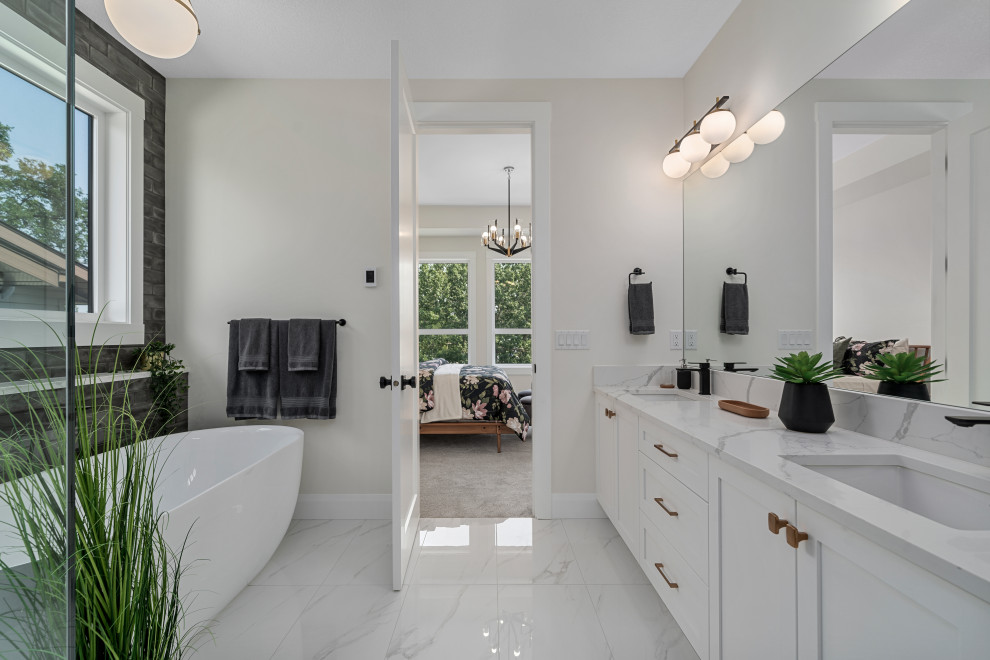 Bathroom - transitional bathroom idea in Calgary