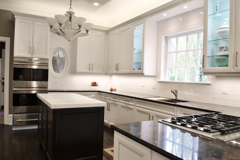 Example of a transitional kitchen design in Chicago