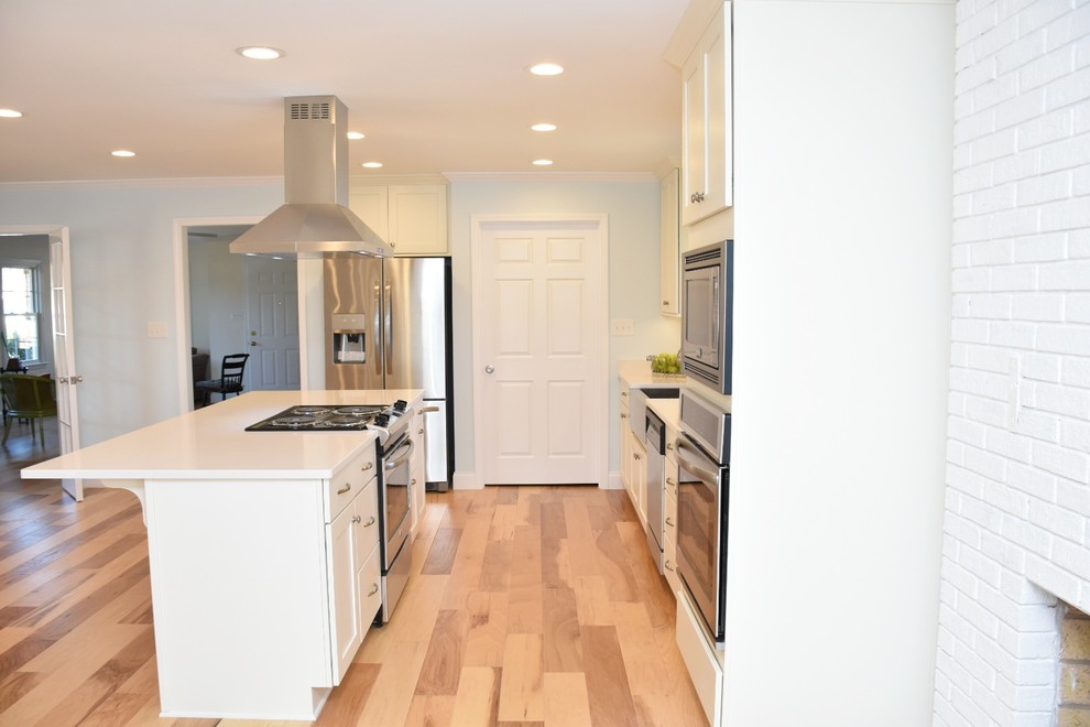 Kitchen - transitional kitchen idea
