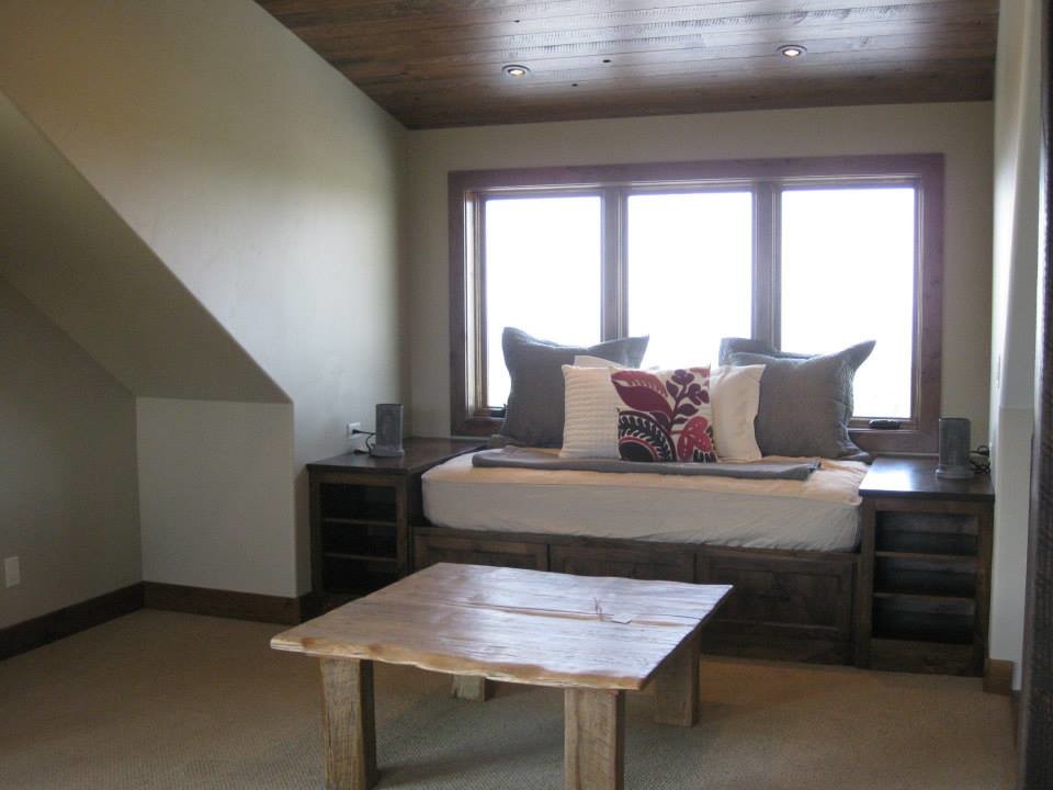 Mid-sized mountain style guest carpeted bedroom photo with beige walls