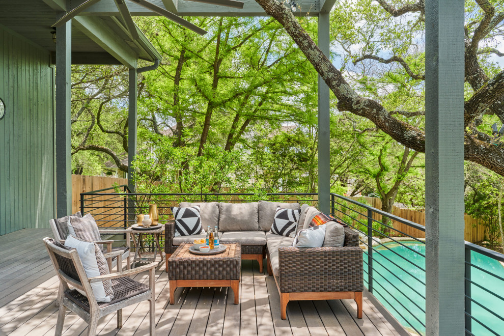 Inspiration for a medium sized contemporary back metal railing terrace in Austin.
