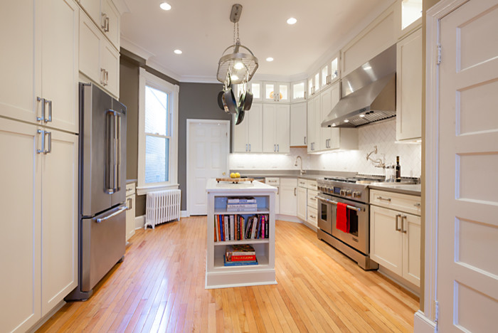 Example of a transitional kitchen design in DC Metro