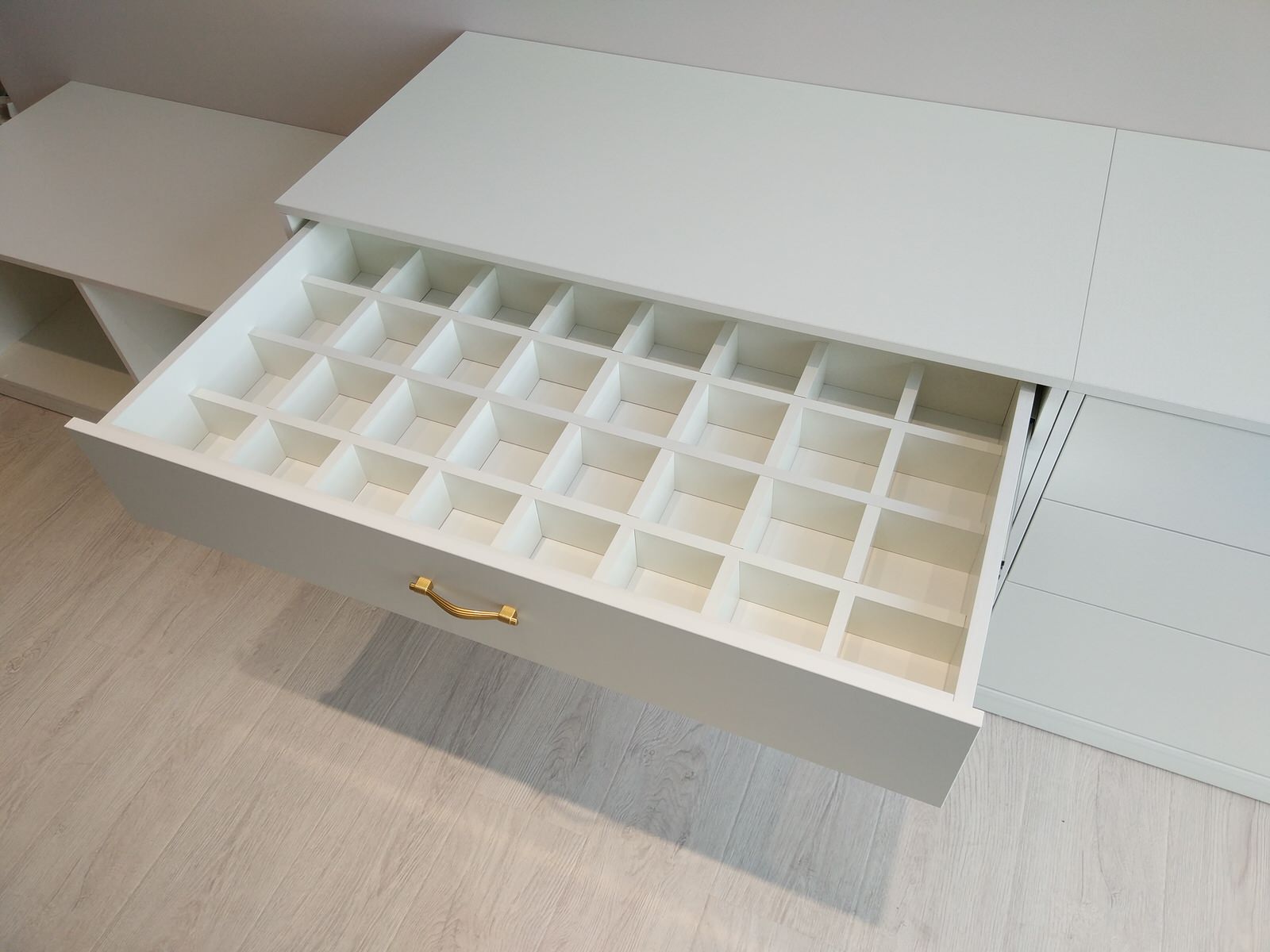 Гардеробная комната для девушки