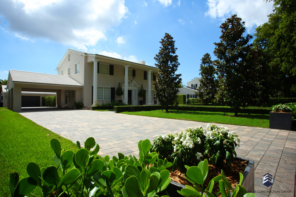 Inspiration for a transitional home design remodel in Miami